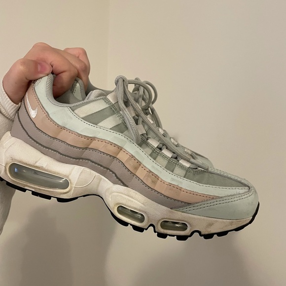Women’s Nike Air Max 95 Moon Particle Size US 7 - Picture 2 of 6